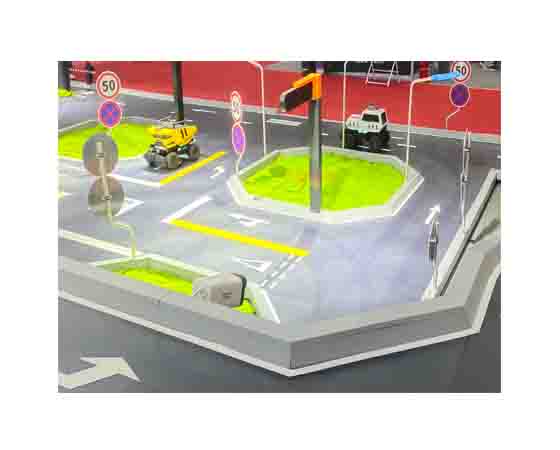 可移動(dòng)式車路協(xié)同實(shí)訓(xùn)平臺(tái)